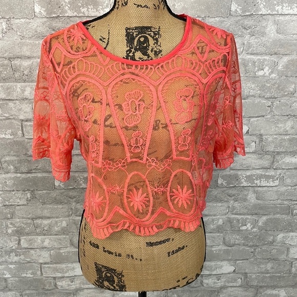 Emery Rose Mesh Embroidered Cropped Top - Picture 1 of 7